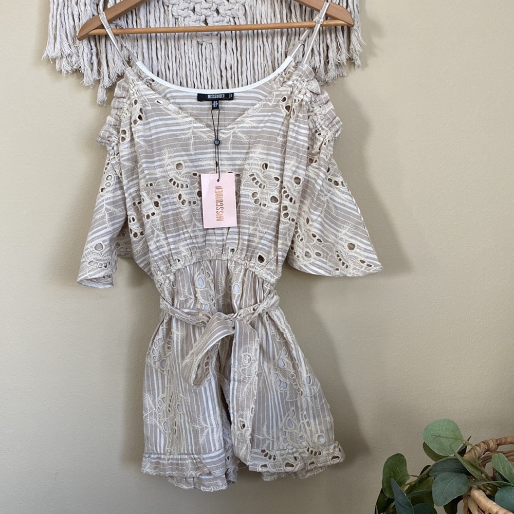 NWT MISSGUIDED Broderie Cold Shoulder Romper size 4
